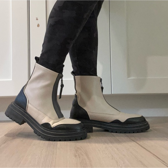Off-White Leather Lug Sole Zipper Ankle Boots - Picture 4 of 15